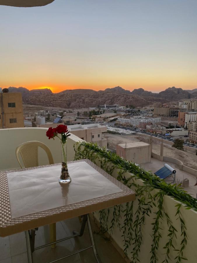 Bed and Breakfast Hustle'S Look Wadi Musa Exterior foto